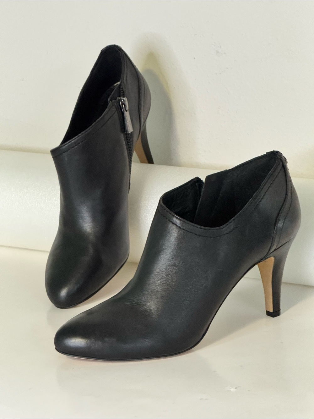 Vince Camuto Black Leather Ankle Booties with Modern Stiletto Heel Women’s 9